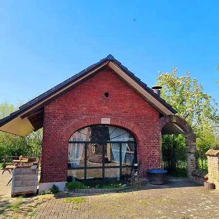 Alte Backhaus Auf Dem Bio-bauernhof بيت للعطل كيفالير