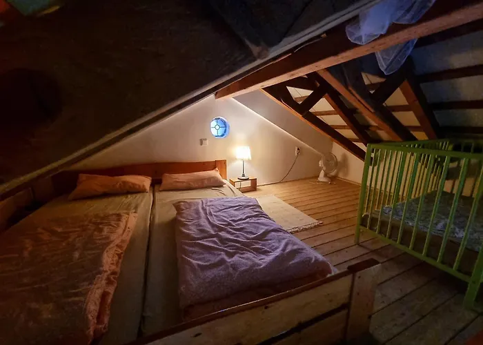 بيت للعطل Alte Backhaus Auf Dem Bio-bauernhof كيفالير